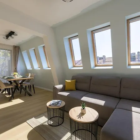 One Br Free Parking Center