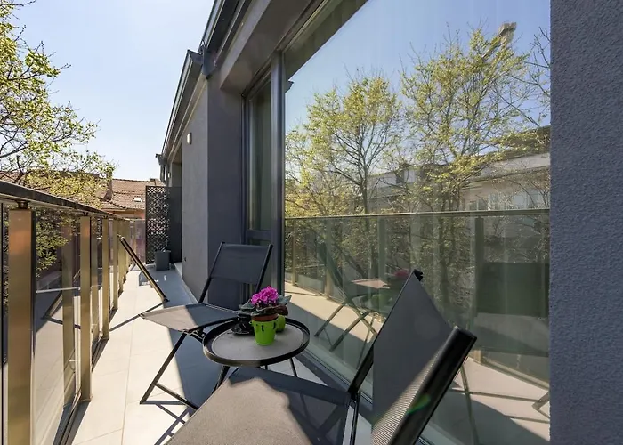 Апартаменти One Br Free Parking Center