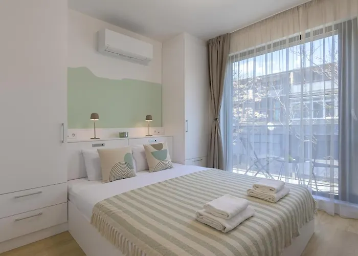 Апартаменти One Br Free Parking Center Варна